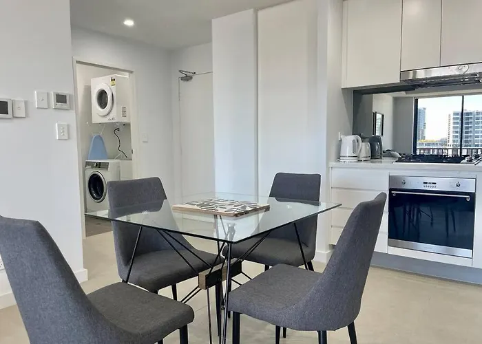 Cosy Stays 1 Bedroom Apartment Rosebery Parking & Balcony Sydney Escape