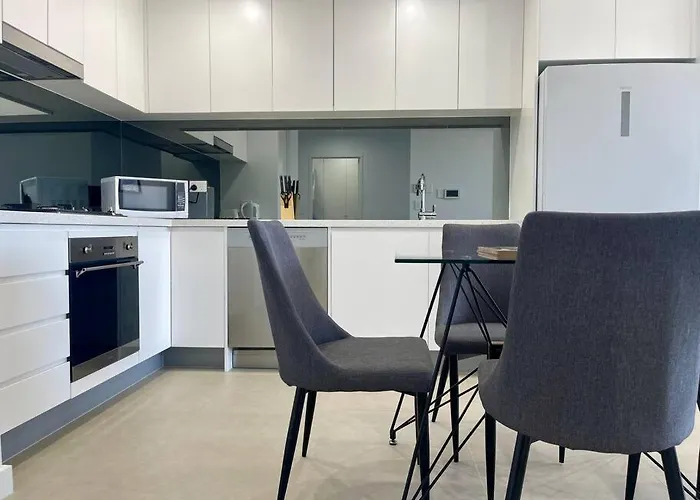 Cosy Stays 1 Bedroom Apartment Rosebery Parking & Balcony Sydney Escape